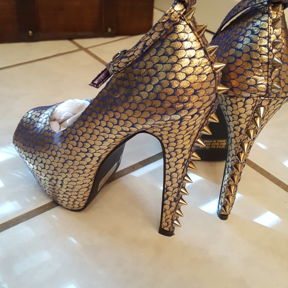 Heels - Picture 4 of 5